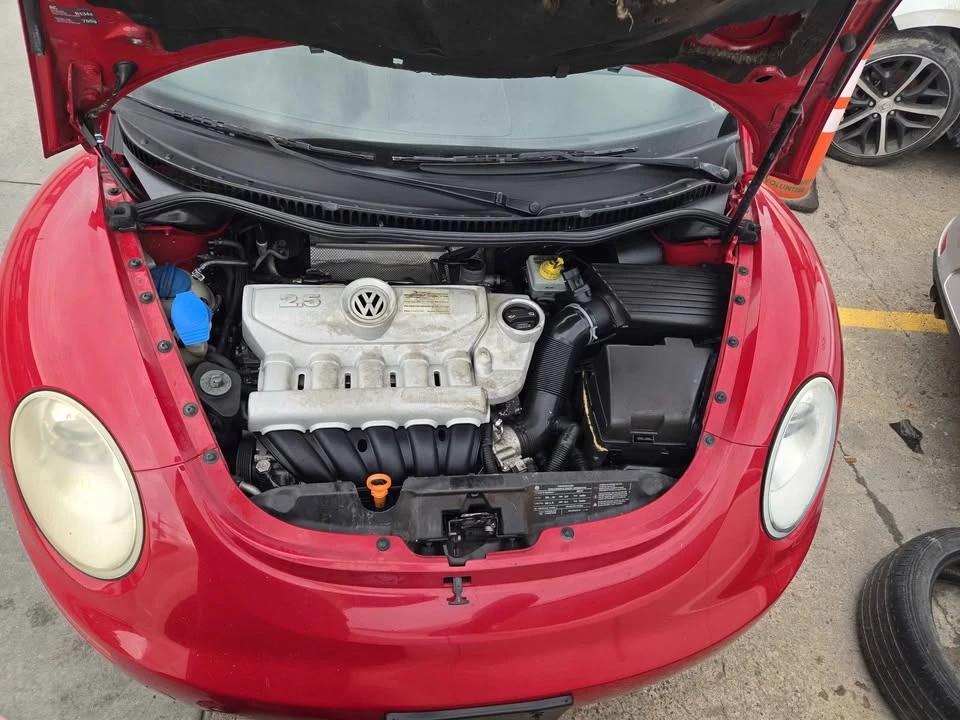 2009 Volkswagen New Beetle - Image 8 of 20