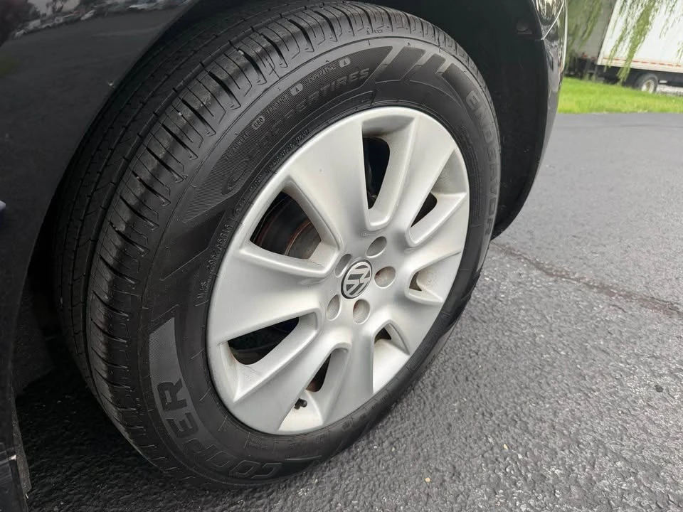 2009 Volkswagen New Beetle - Image 9 of 18