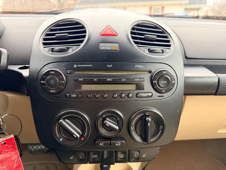 2009 Volkswagen New Beetle - Image 12 of 14