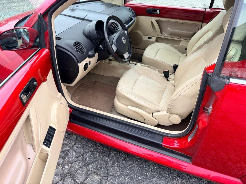 2009 Volkswagen New Beetle - Image 10 of 14