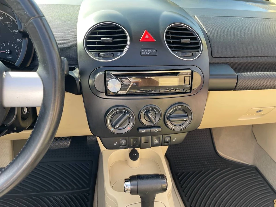 2009 Volkswagen New Beetle - Image 18 of 23