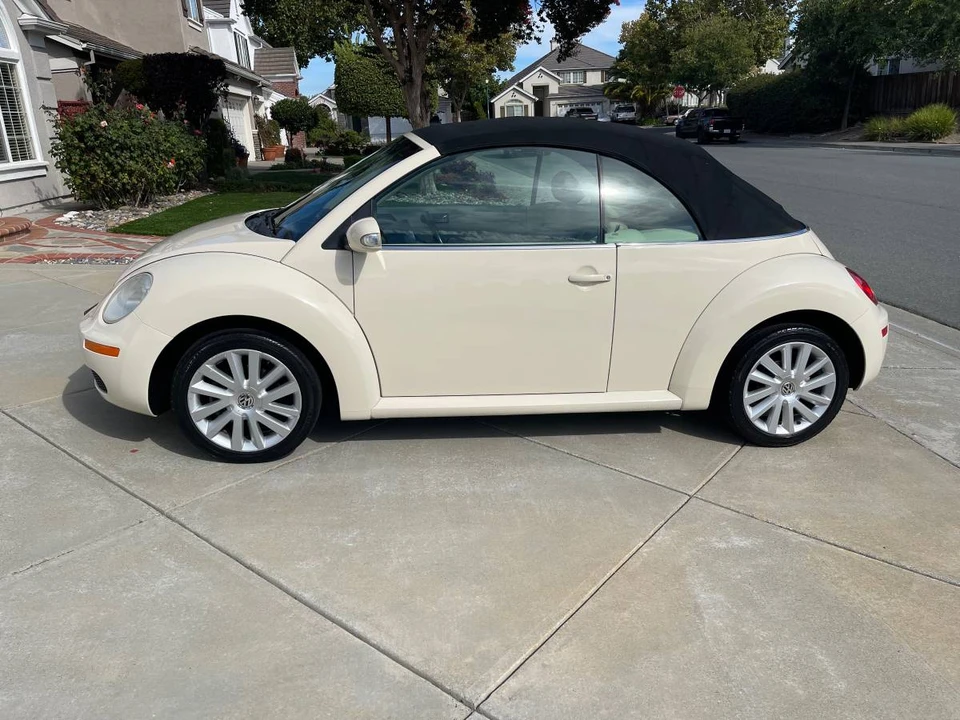 2009 Volkswagen New Beetle - Image 6 of 23