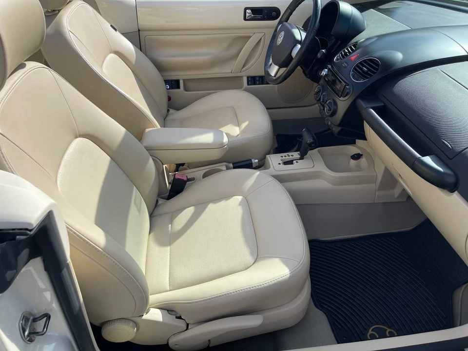 2009 Volkswagen New Beetle - Image 11 of 23