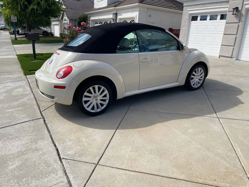 2009 Volkswagen New Beetle - Image 5 of 23