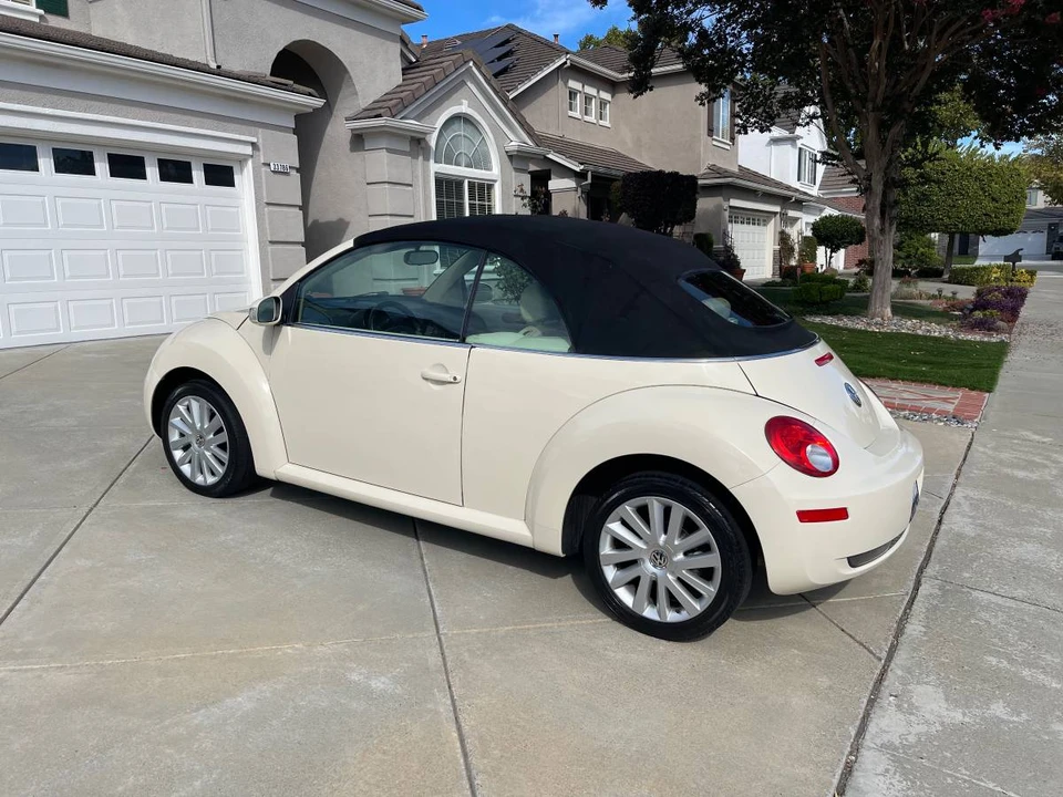 2009 Volkswagen New Beetle - Image 4 of 23