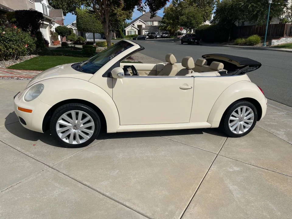 2009 Volkswagen New Beetle - Image 8 of 23