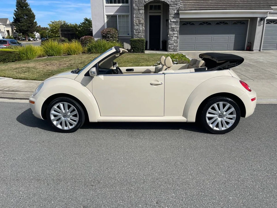 2009 Volkswagen New Beetle - Image 9 of 23