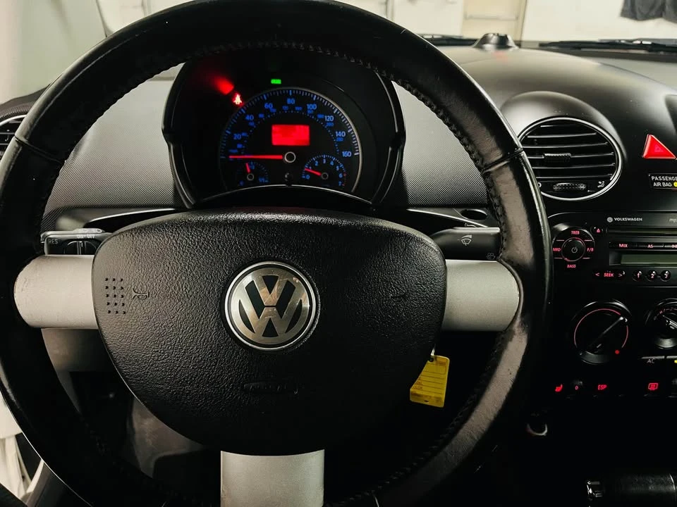 2009 Volkswagen New Beetle - Image 16 of 20