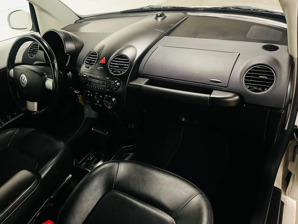 2009 Volkswagen New Beetle - Image 10 of 20