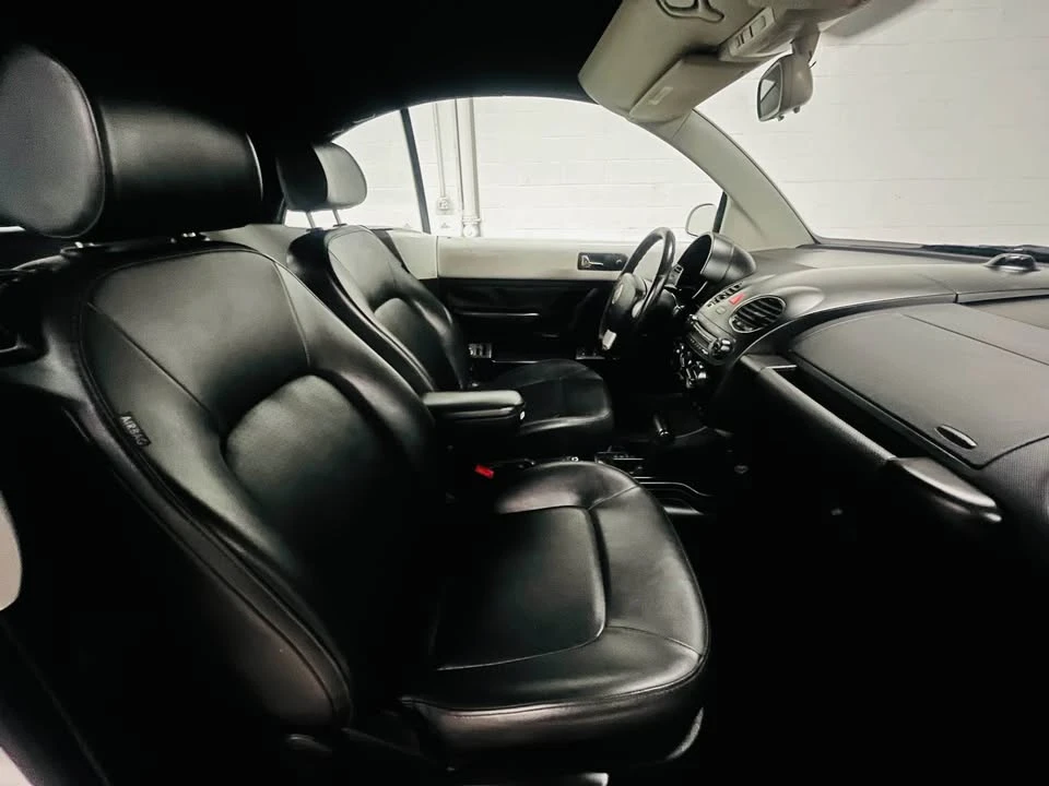 2009 Volkswagen New Beetle - Image 9 of 20