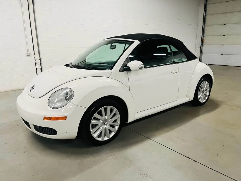 2009 Volkswagen New Beetle - Image 2 of 20