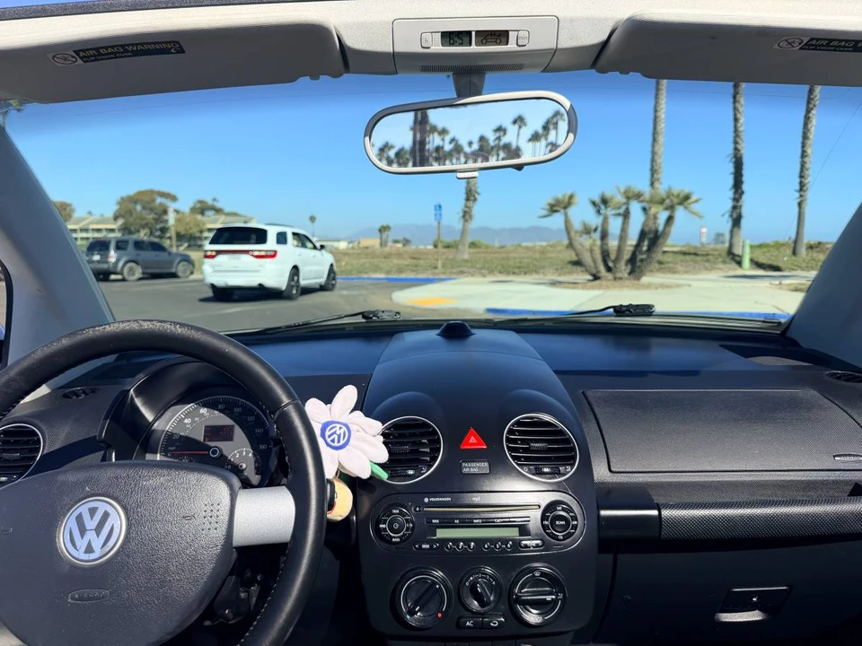 2009 Volkswagen New Beetle - Image 9 of 15