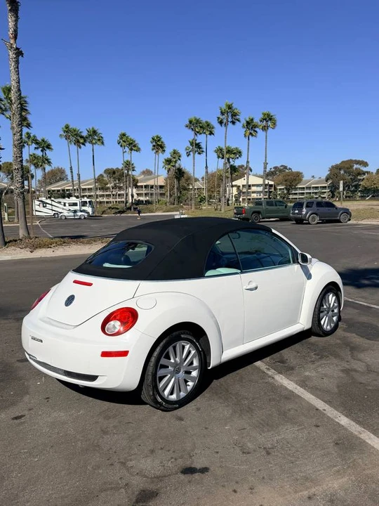 2009 Volkswagen New Beetle - Image 5 of 15