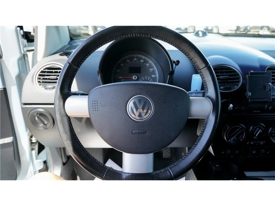 2009 Volkswagen New Beetle - Image 18 of 19