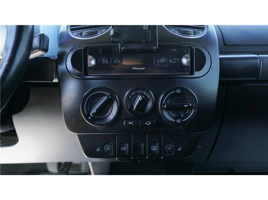 2009 Volkswagen New Beetle - Image 16 of 19