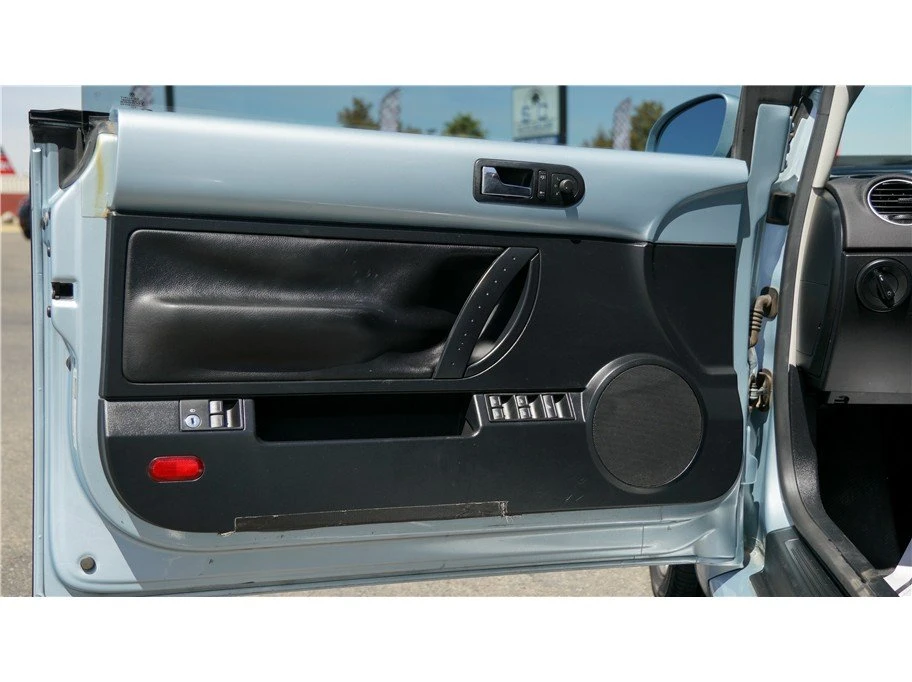 2009 Volkswagen New Beetle - Image 9 of 19