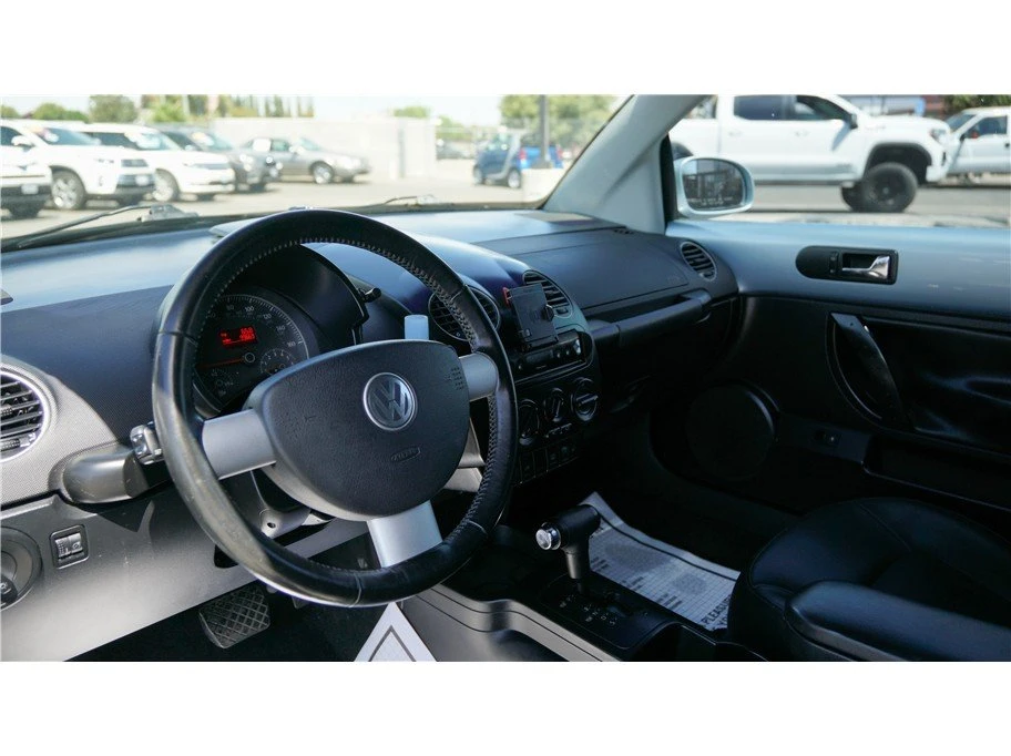 2009 Volkswagen New Beetle - Image 10 of 19
