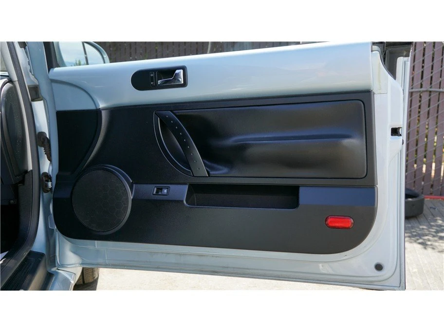 2009 Volkswagen New Beetle - Image 12 of 19