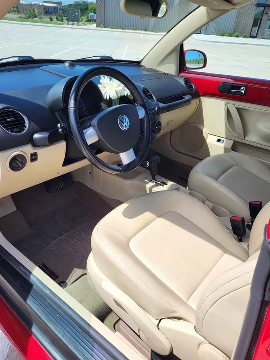 2009 Volkswagen New Beetle - Image 9 of 20