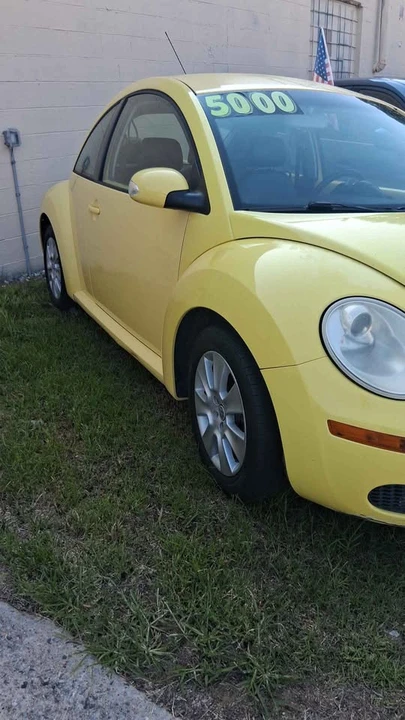 2009 Volkswagen New Beetle - Image 2 of 8