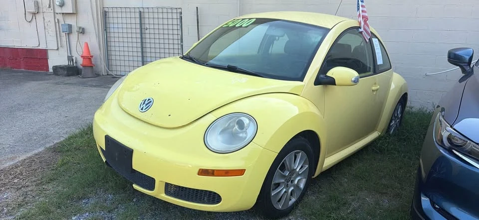 2009 Volkswagen New Beetle - Image 2 of 4