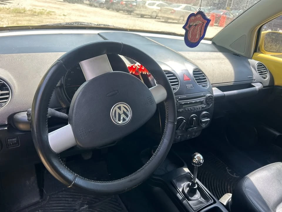 2009 Volkswagen New Beetle - Image 5 of 6