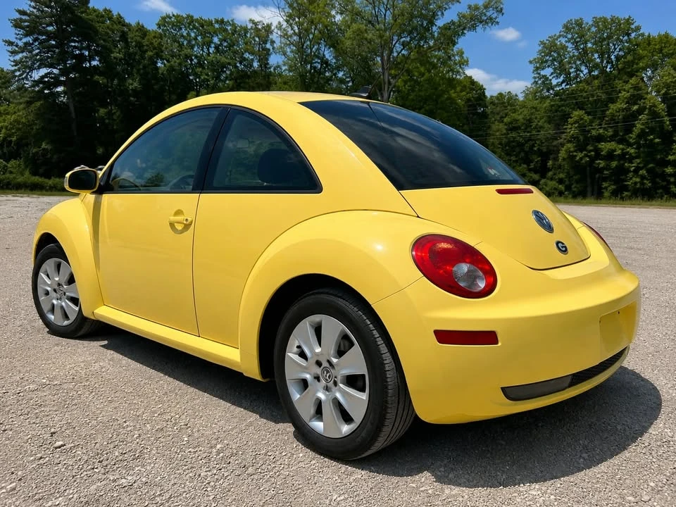 2009 Volkswagen New Beetle - Image 2 of 6