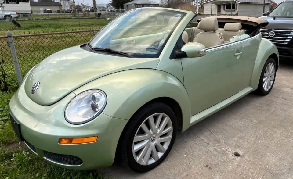 2009 Volkswagen New Beetle - Image 2 of 10