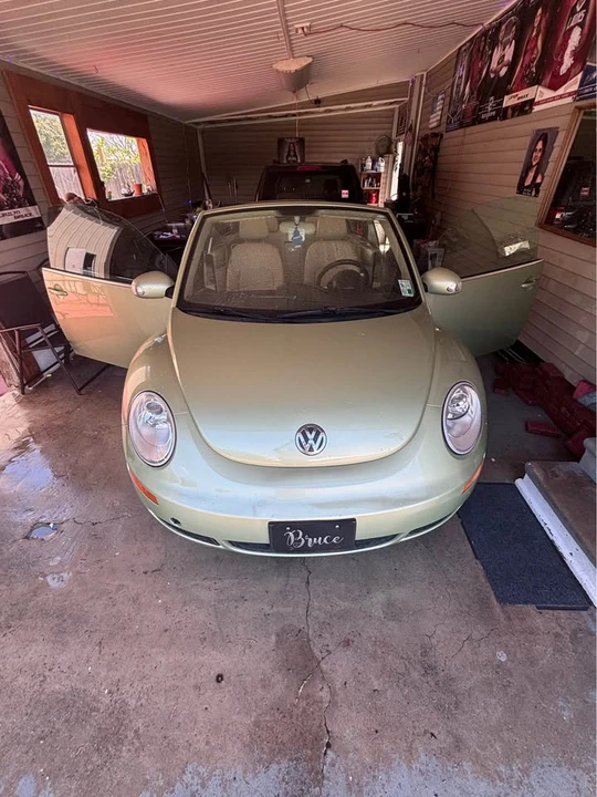 2009 Volkswagen New Beetle - Image 4 of 10