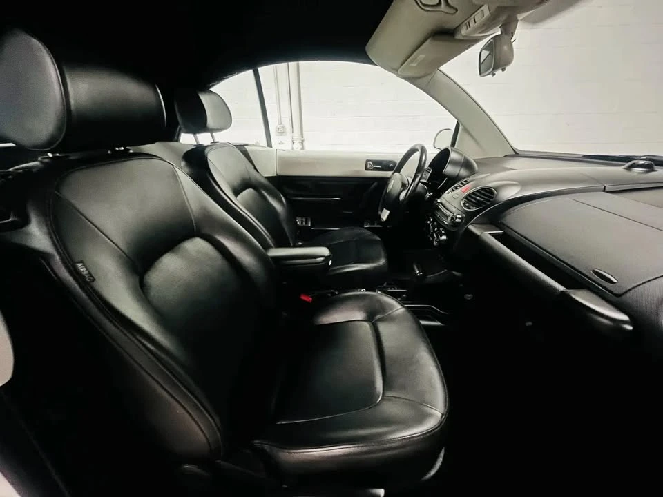 2009 Volkswagen New Beetle - Image 12 of 20