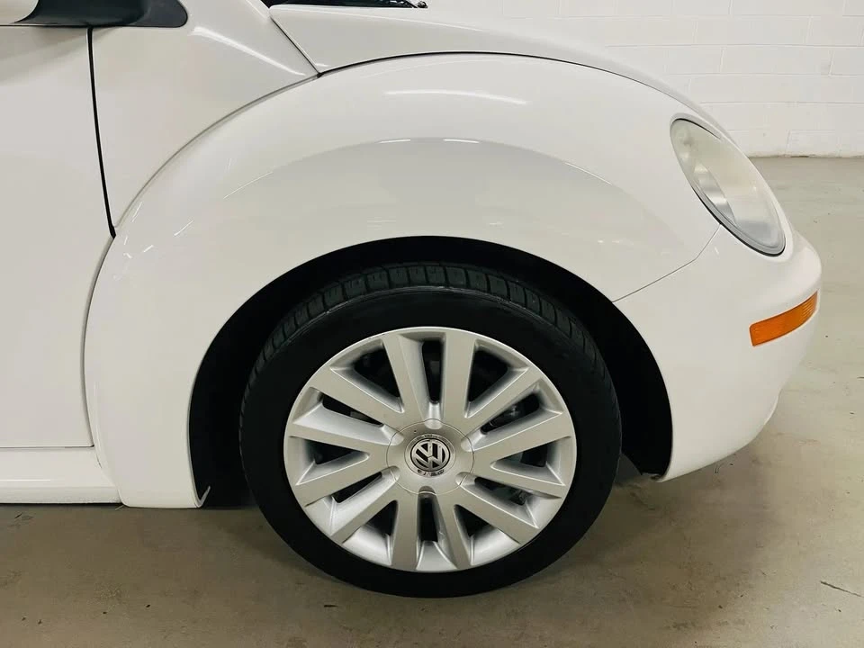 2009 Volkswagen New Beetle - Image 11 of 20