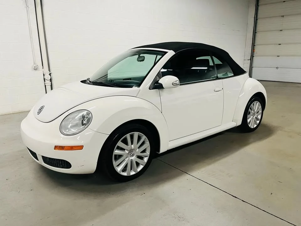 2009 Volkswagen New Beetle - Image 2 of 20