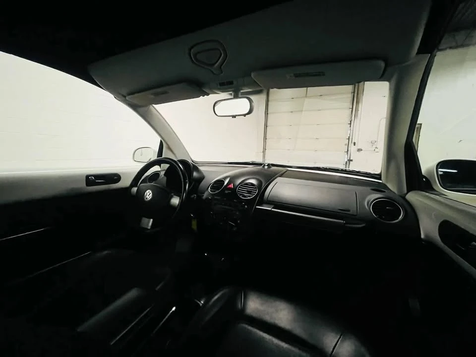 2009 Volkswagen New Beetle - Image 18 of 20