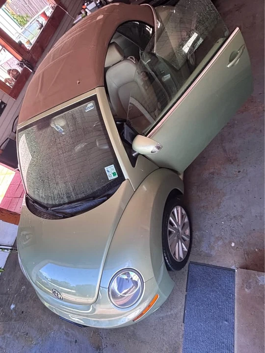 2009 Volkswagen New Beetle - Image 8 of 10