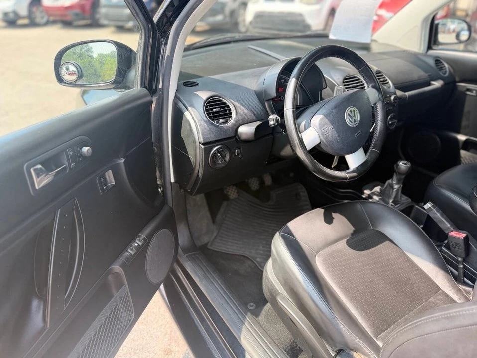 2009 Volkswagen New Beetle - Image 9 of 20