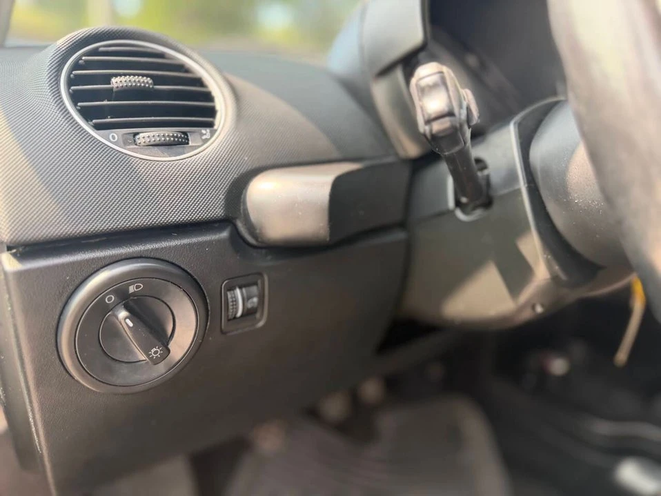 2009 Volkswagen New Beetle - Image 12 of 20