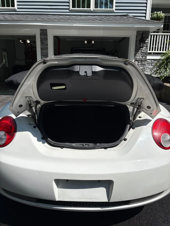 2009 Volkswagen New Beetle - Image 11 of 14