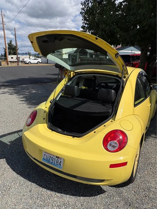 2009 Volkswagen New Beetle - Image 5 of 11