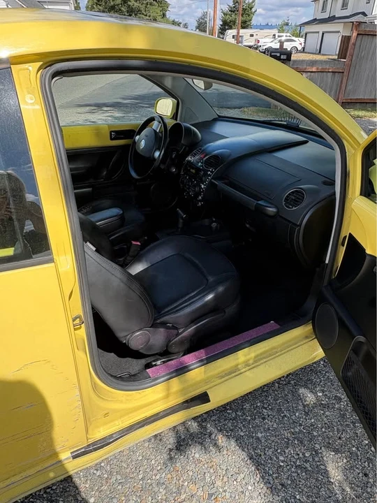 2009 Volkswagen New Beetle - Image 8 of 11