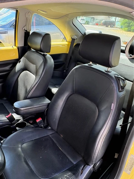2009 Volkswagen New Beetle - Image 10 of 11