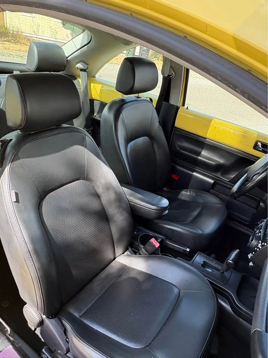 2009 Volkswagen New Beetle - Image 9 of 11