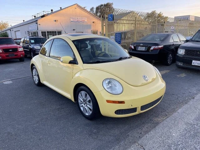 2009 Volkswagen New Beetle - Image 2 of 18
