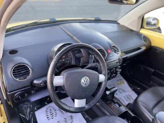 2009 Volkswagen New Beetle - Image 15 of 18