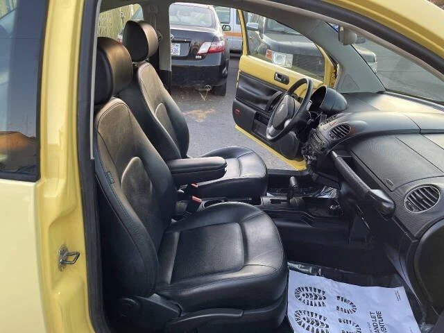 2009 Volkswagen New Beetle - Image 12 of 18