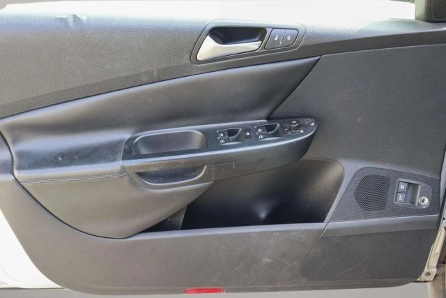 2009 Volkswagen Passat - Image 14 of 21