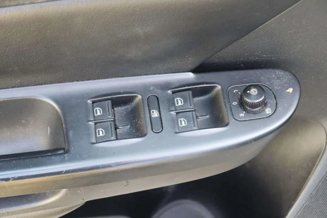 2009 Volkswagen Passat - Image 15 of 21