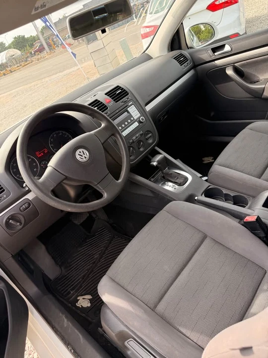 2009 Volkswagen Golf - Image 8 of 9