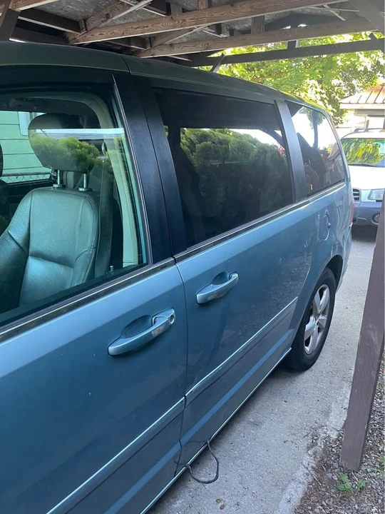 2009 Volkswagen Routan - Image 6 of 10