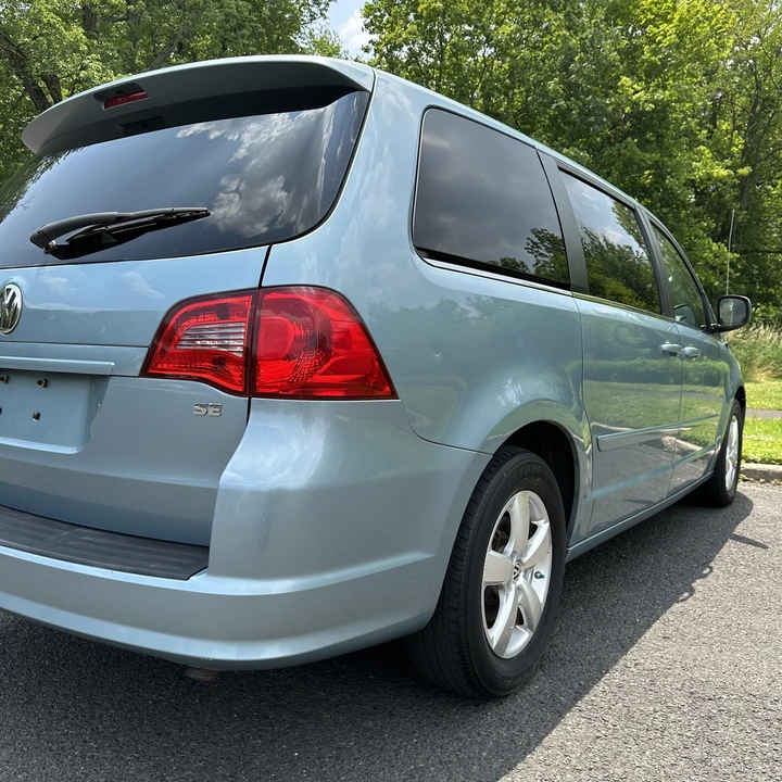 2009 Volkswagen Routan - Image 4 of 12