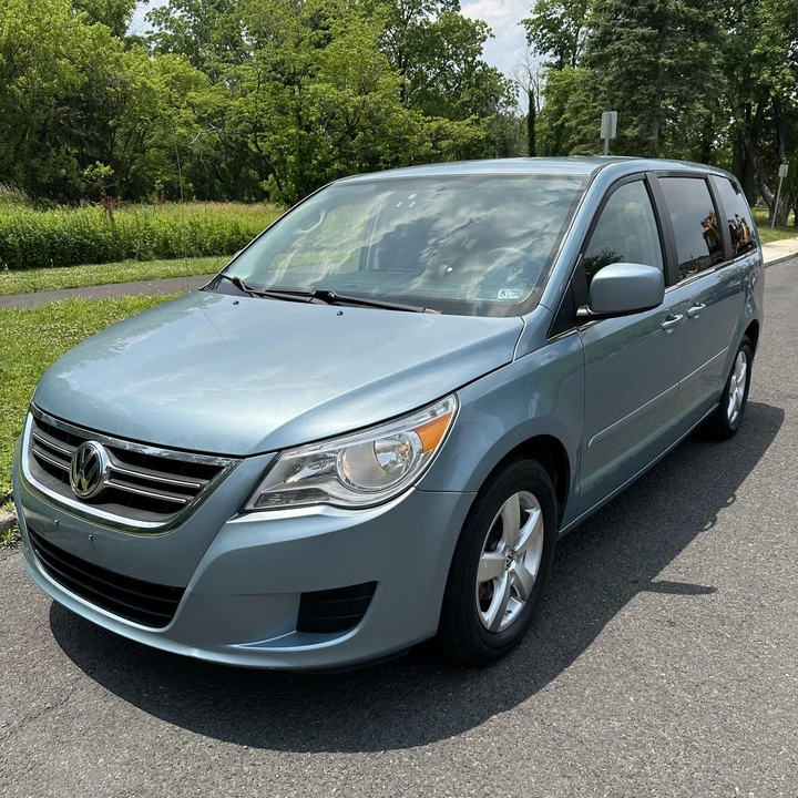2009 Volkswagen Routan - Image 9 of 12